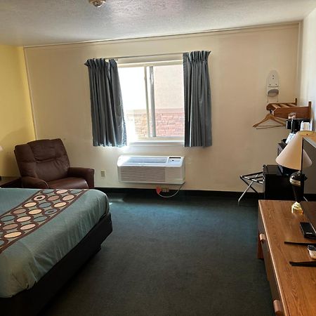 Super 8 By Wyndham Rexburg Hotel Екстериор снимка
