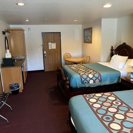 Super 8 By Wyndham Rexburg Hotel Екстериор снимка