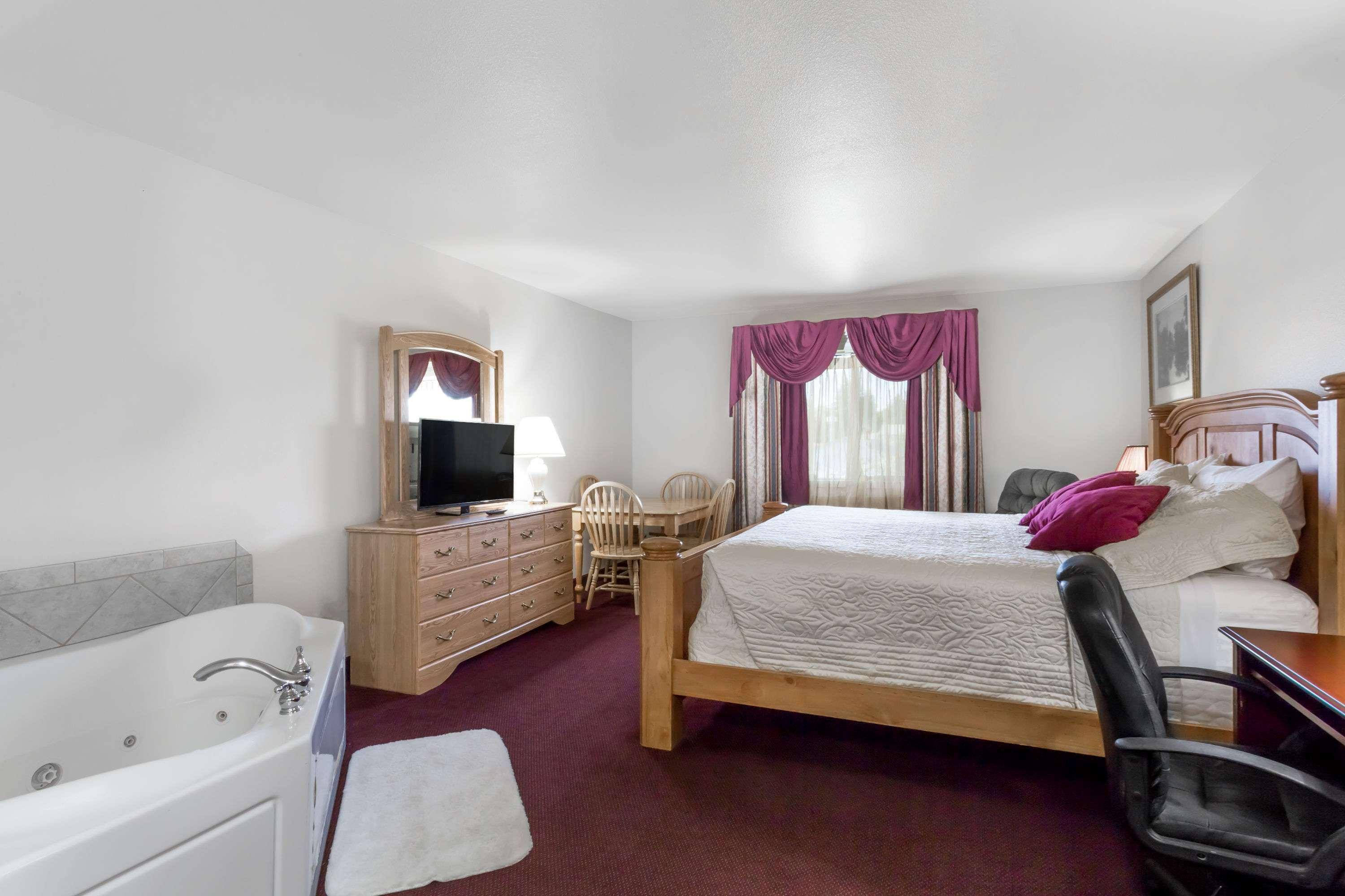 Super 8 By Wyndham Rexburg Hotel Екстериор снимка
