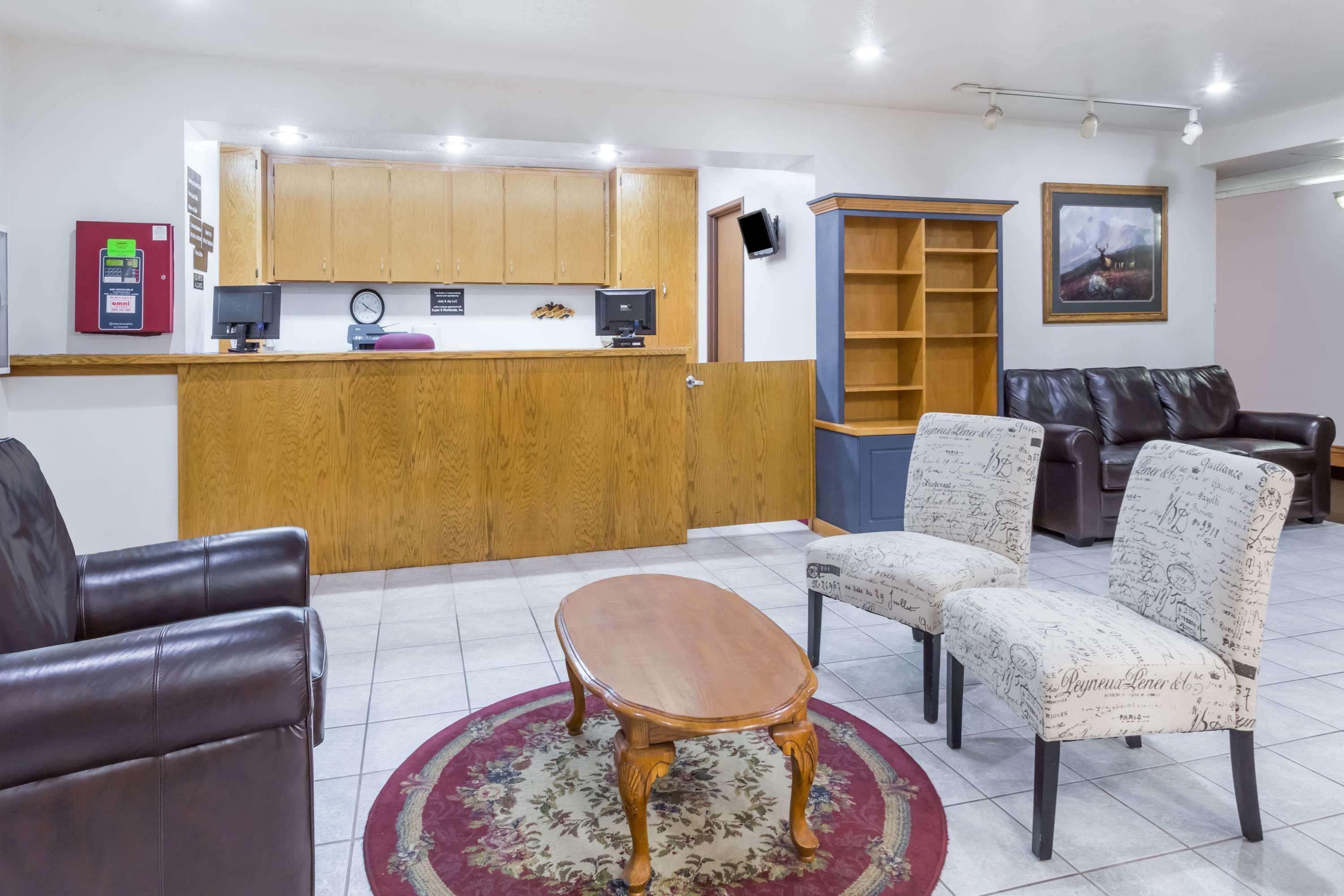 Super 8 By Wyndham Rexburg Hotel Екстериор снимка