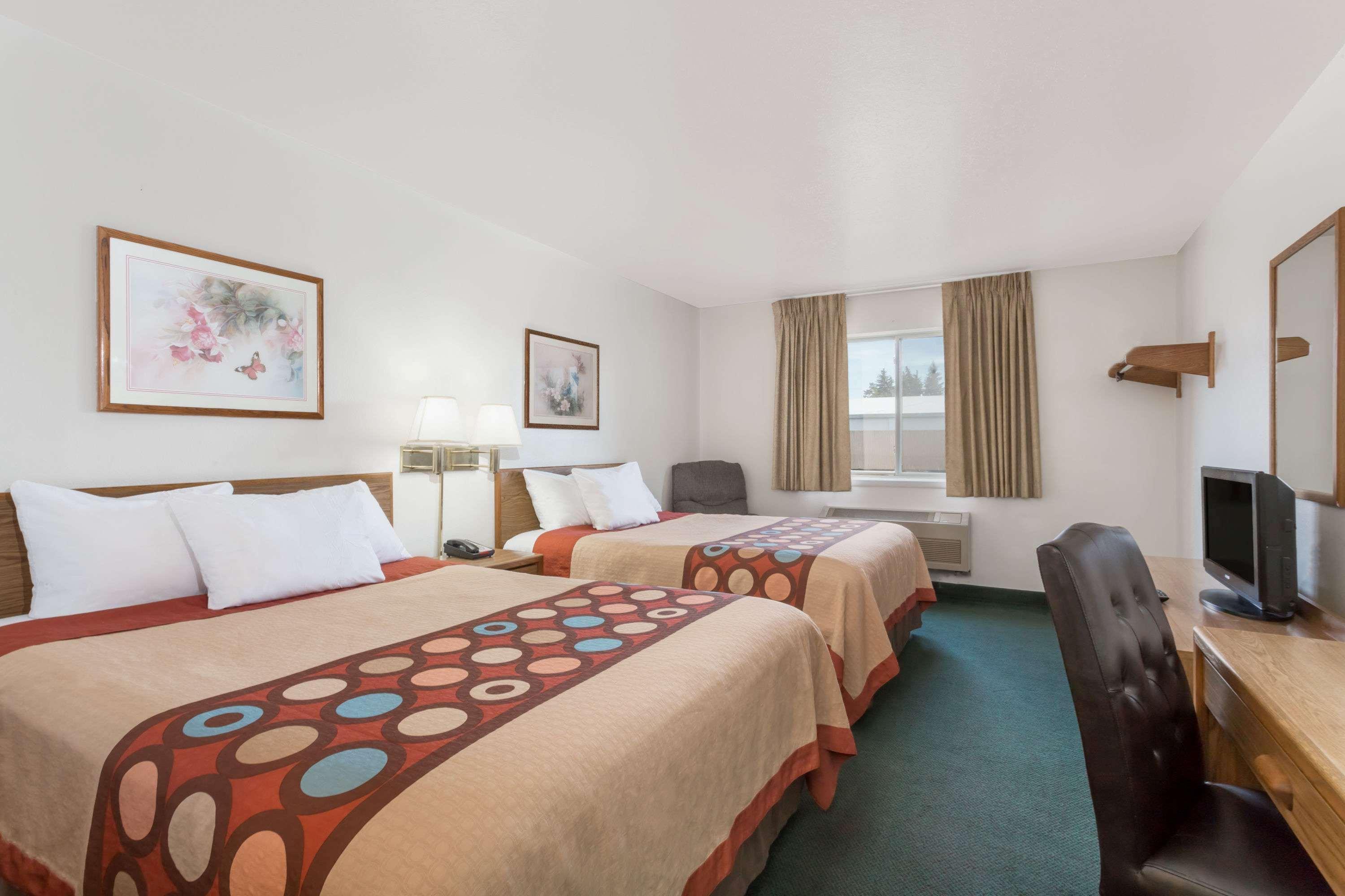 Super 8 By Wyndham Rexburg Hotel Екстериор снимка