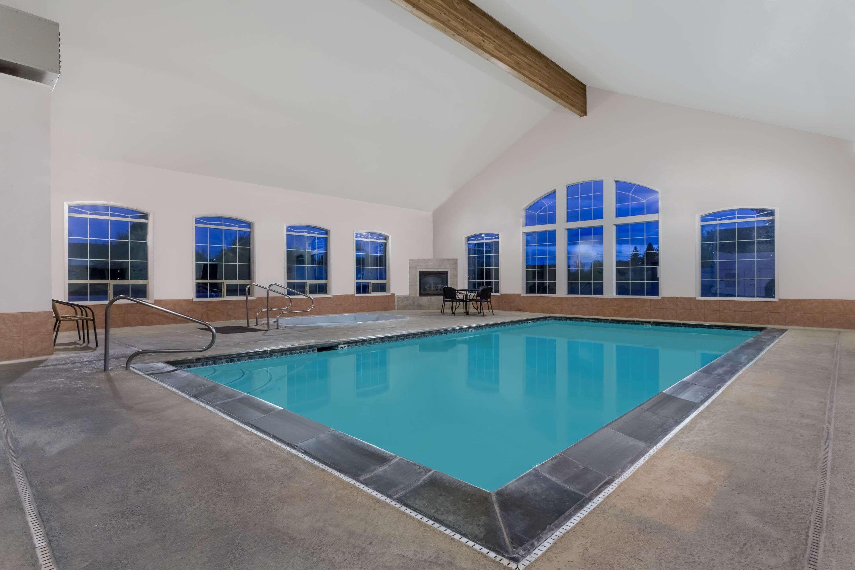 Super 8 By Wyndham Rexburg Hotel Екстериор снимка