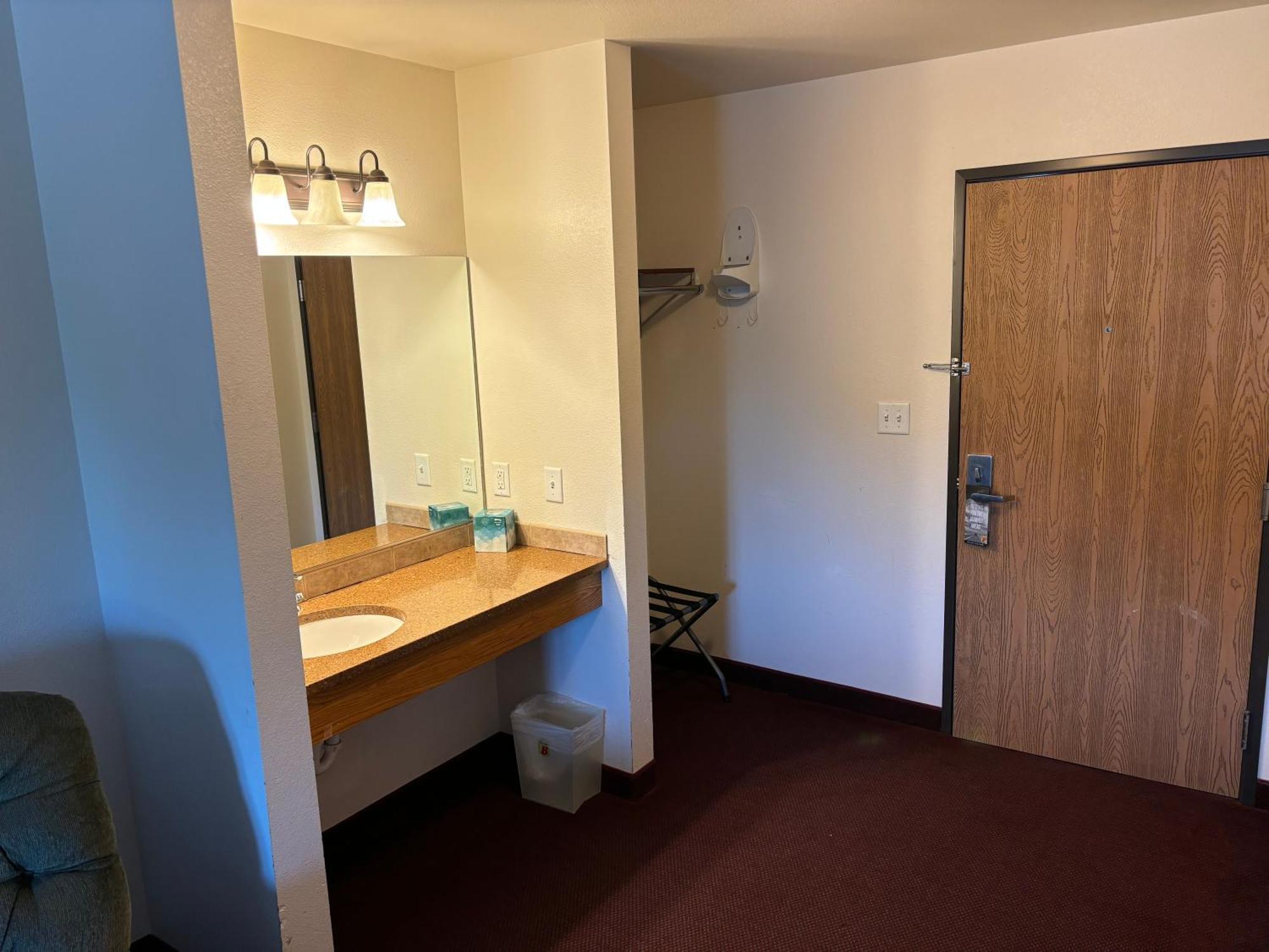 Super 8 By Wyndham Rexburg Hotel Екстериор снимка