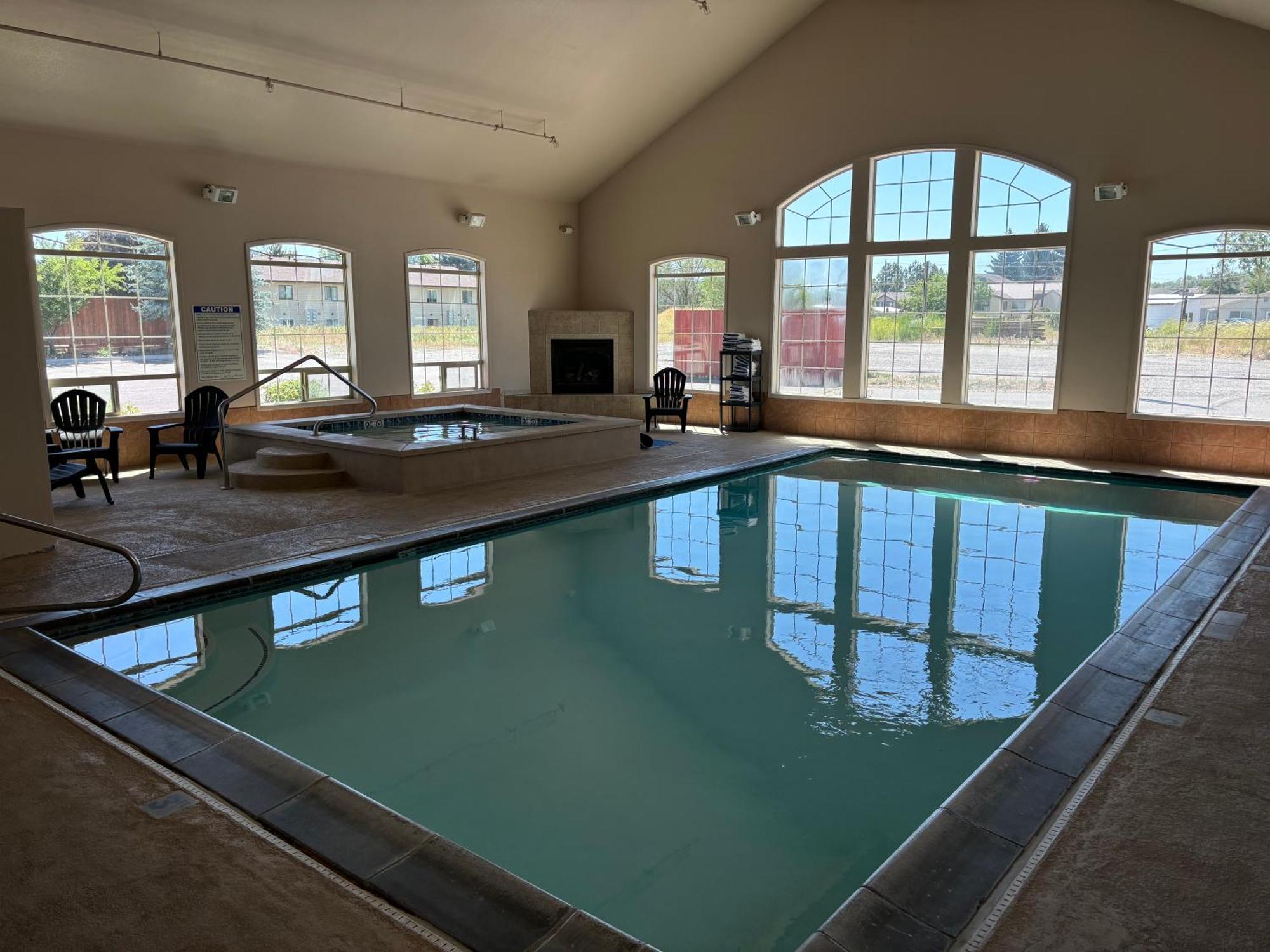 Super 8 By Wyndham Rexburg Hotel Екстериор снимка