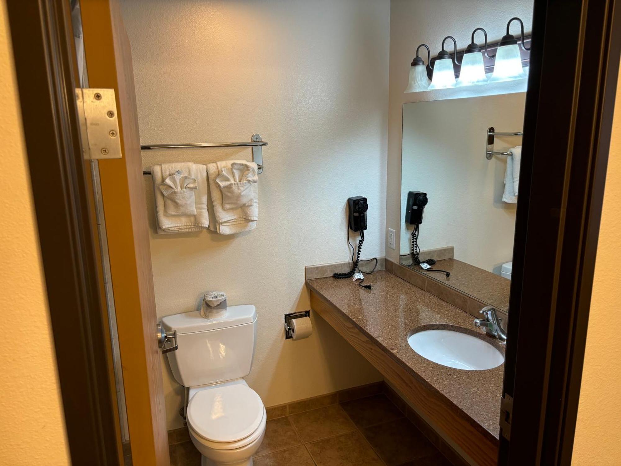Super 8 By Wyndham Rexburg Hotel Екстериор снимка