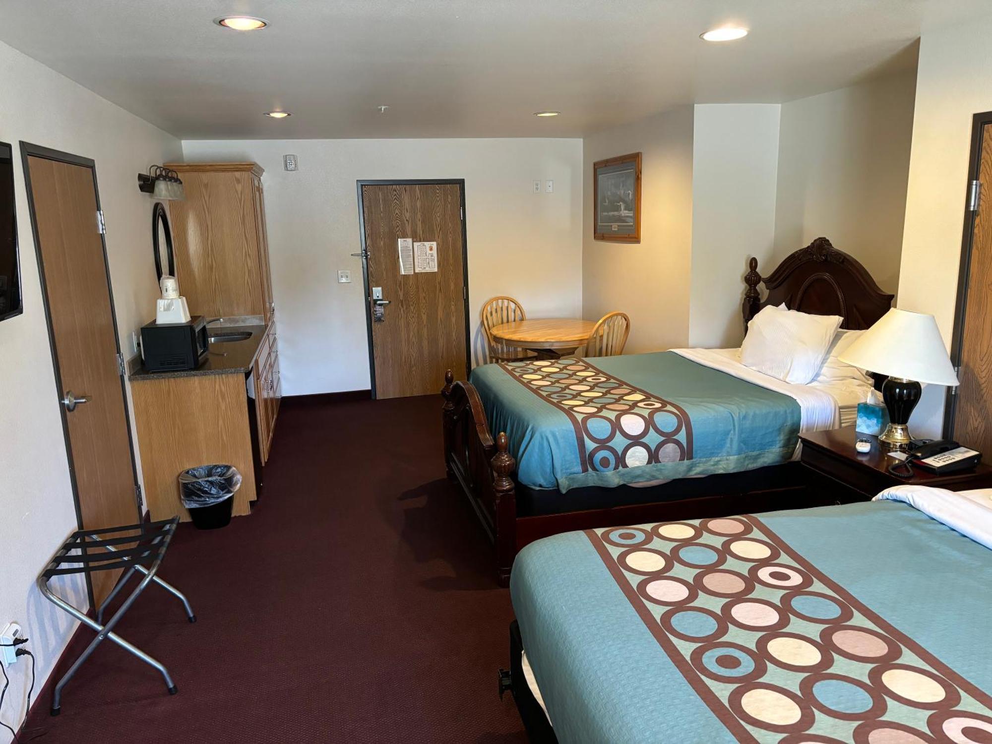 Super 8 By Wyndham Rexburg Hotel Екстериор снимка