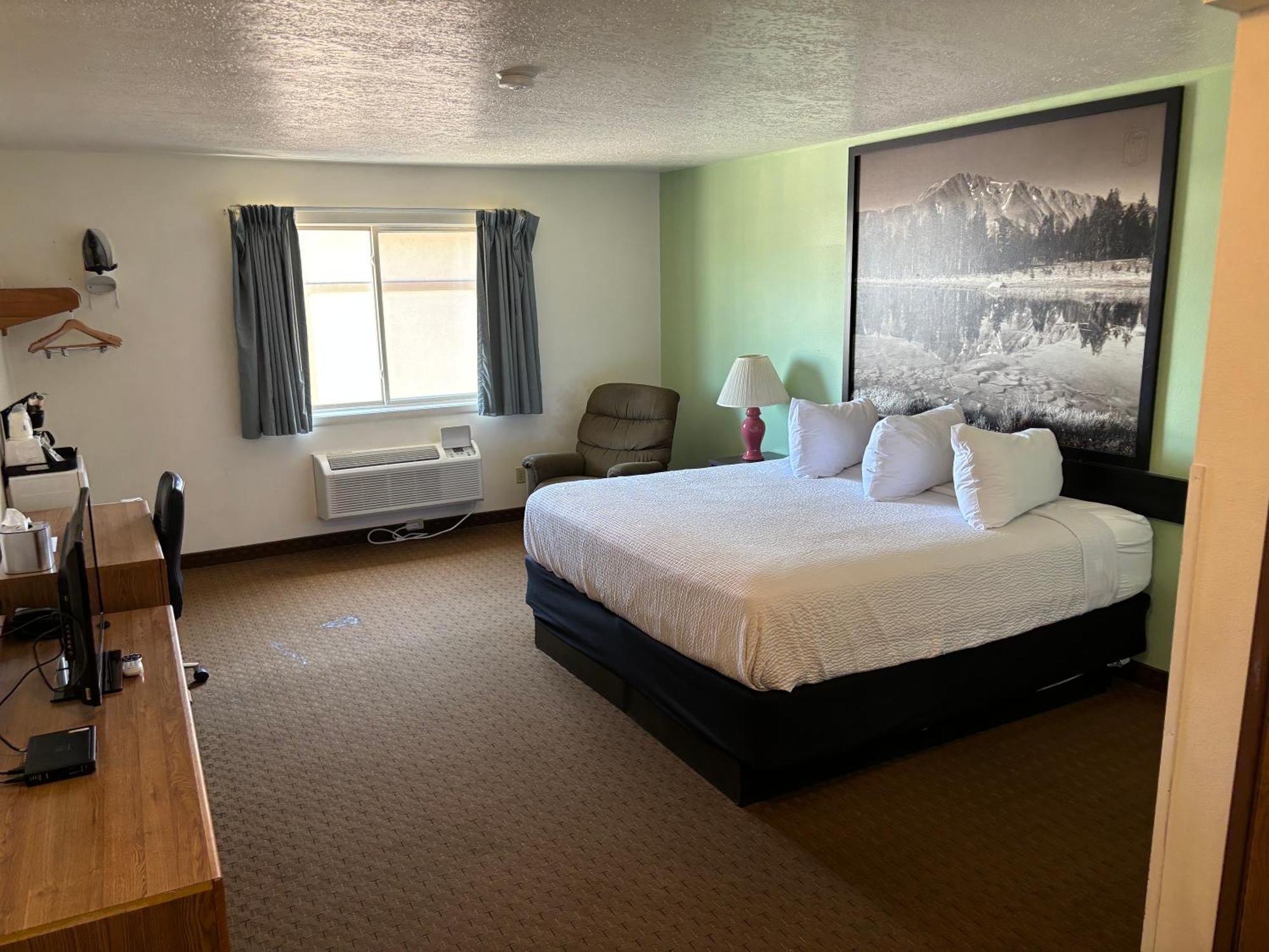 Super 8 By Wyndham Rexburg Hotel Екстериор снимка