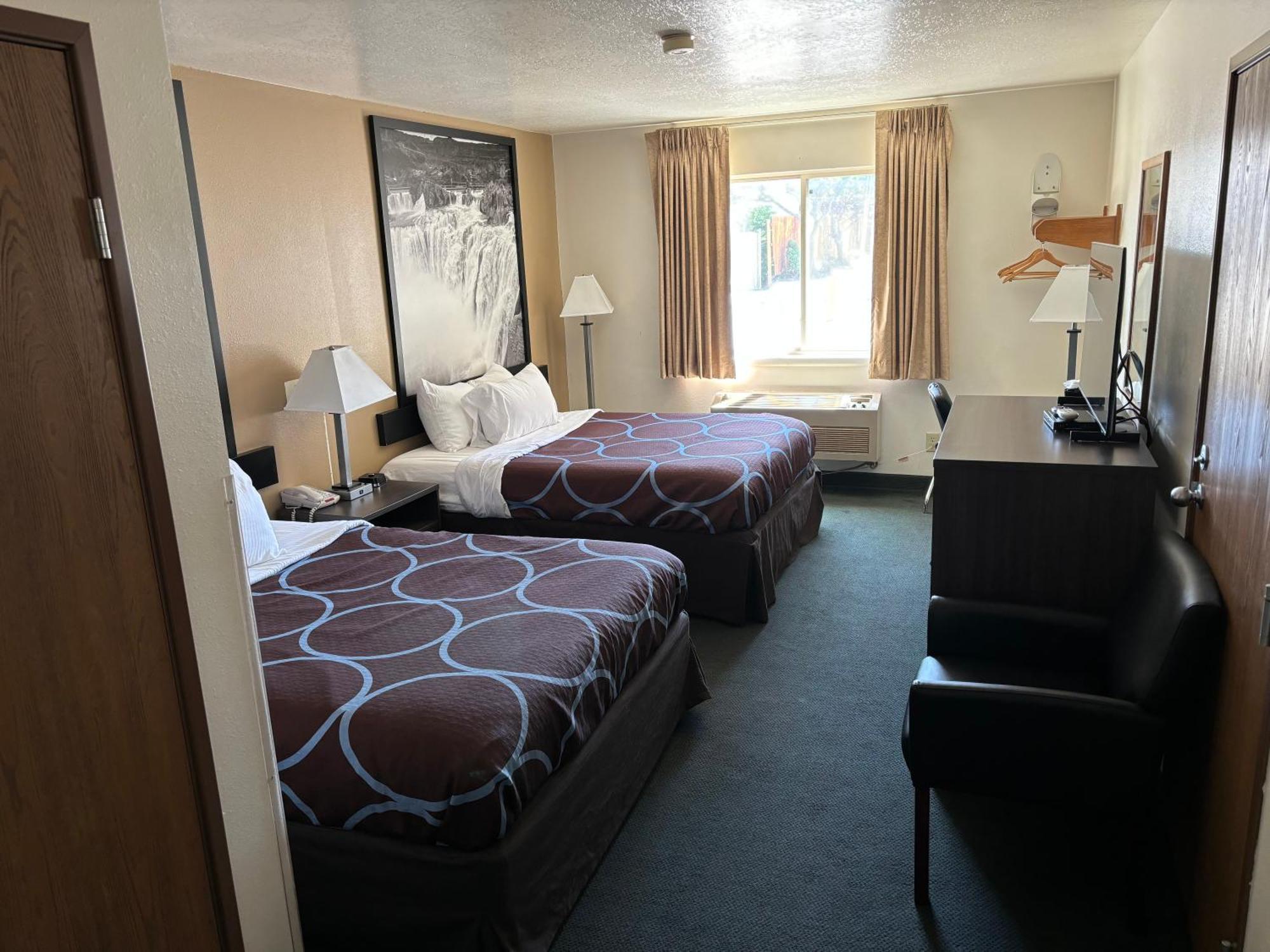 Super 8 By Wyndham Rexburg Hotel Екстериор снимка