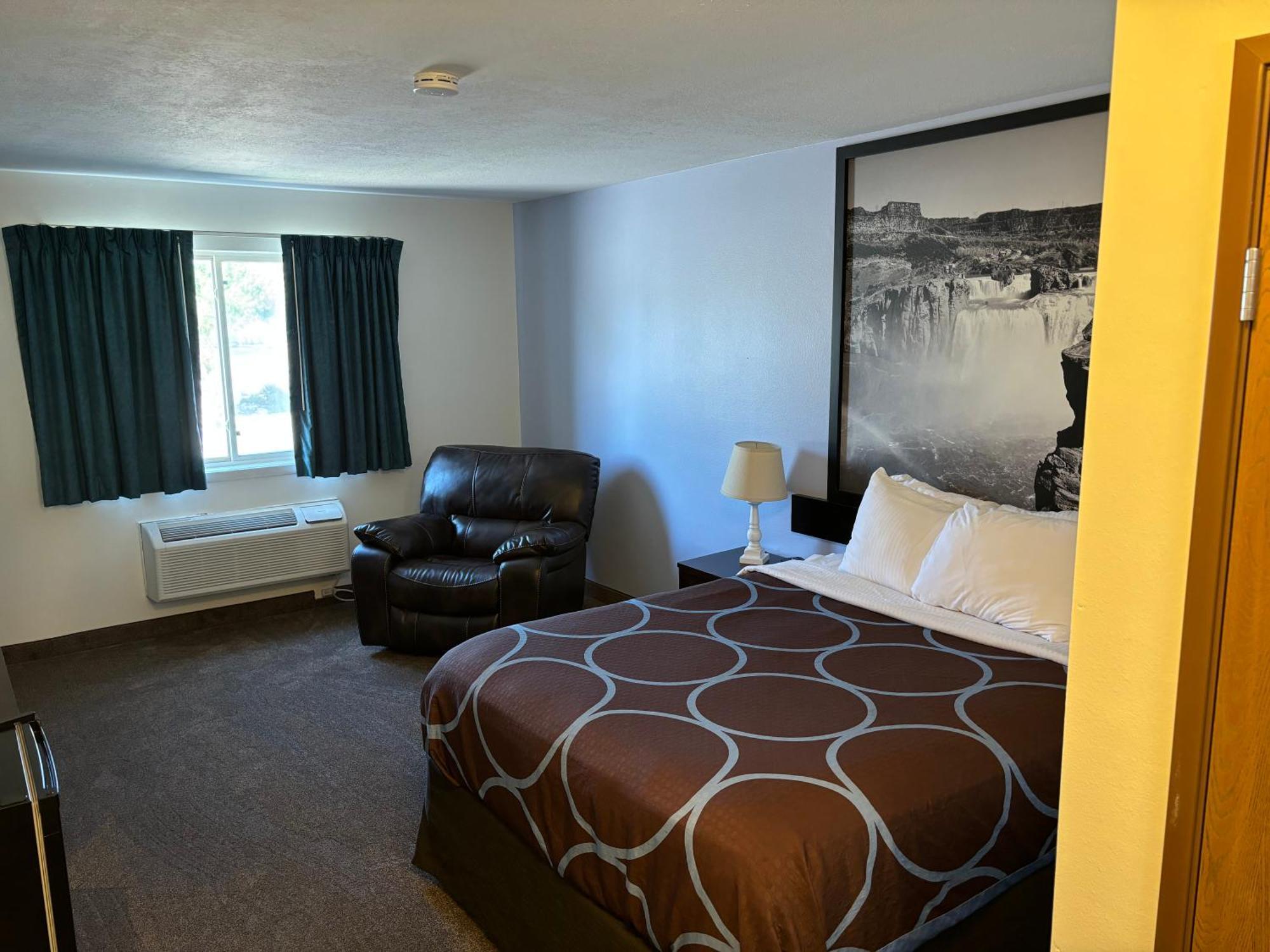 Super 8 By Wyndham Rexburg Hotel Екстериор снимка