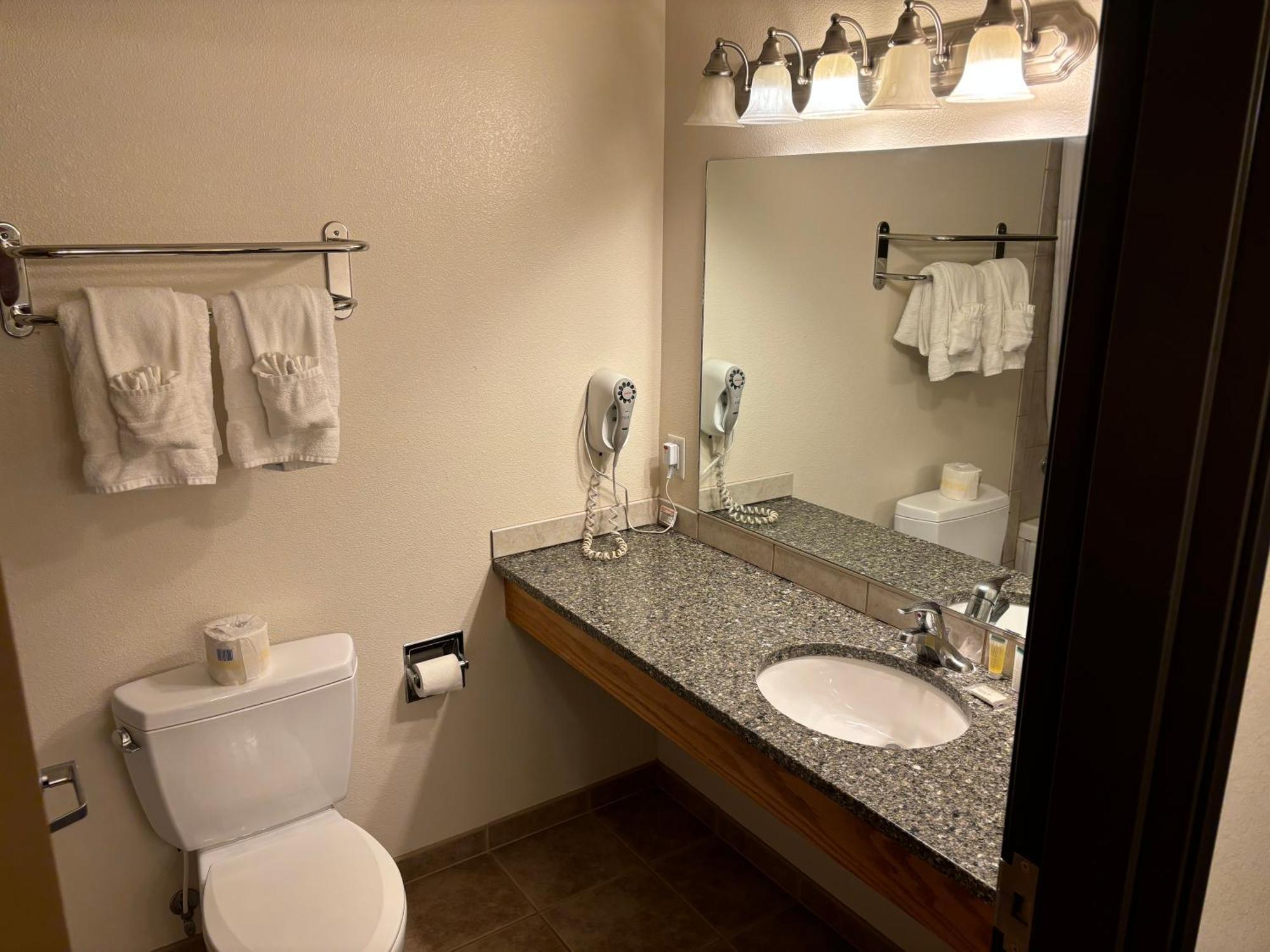 Super 8 By Wyndham Rexburg Hotel Екстериор снимка