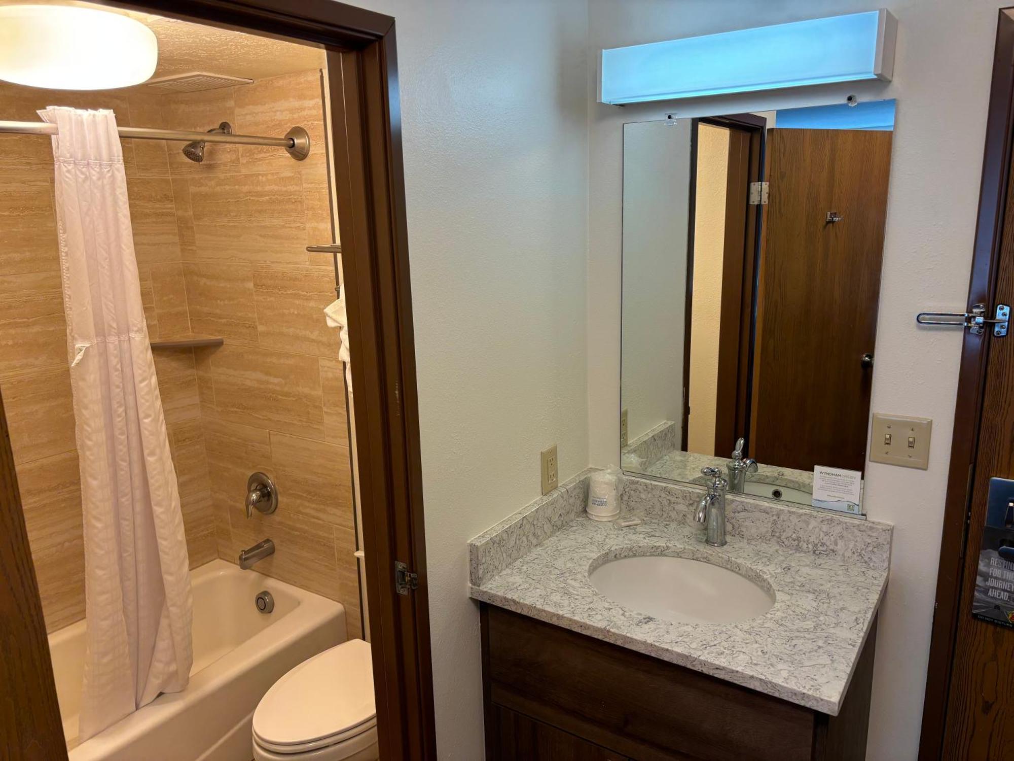 Super 8 By Wyndham Rexburg Hotel Екстериор снимка