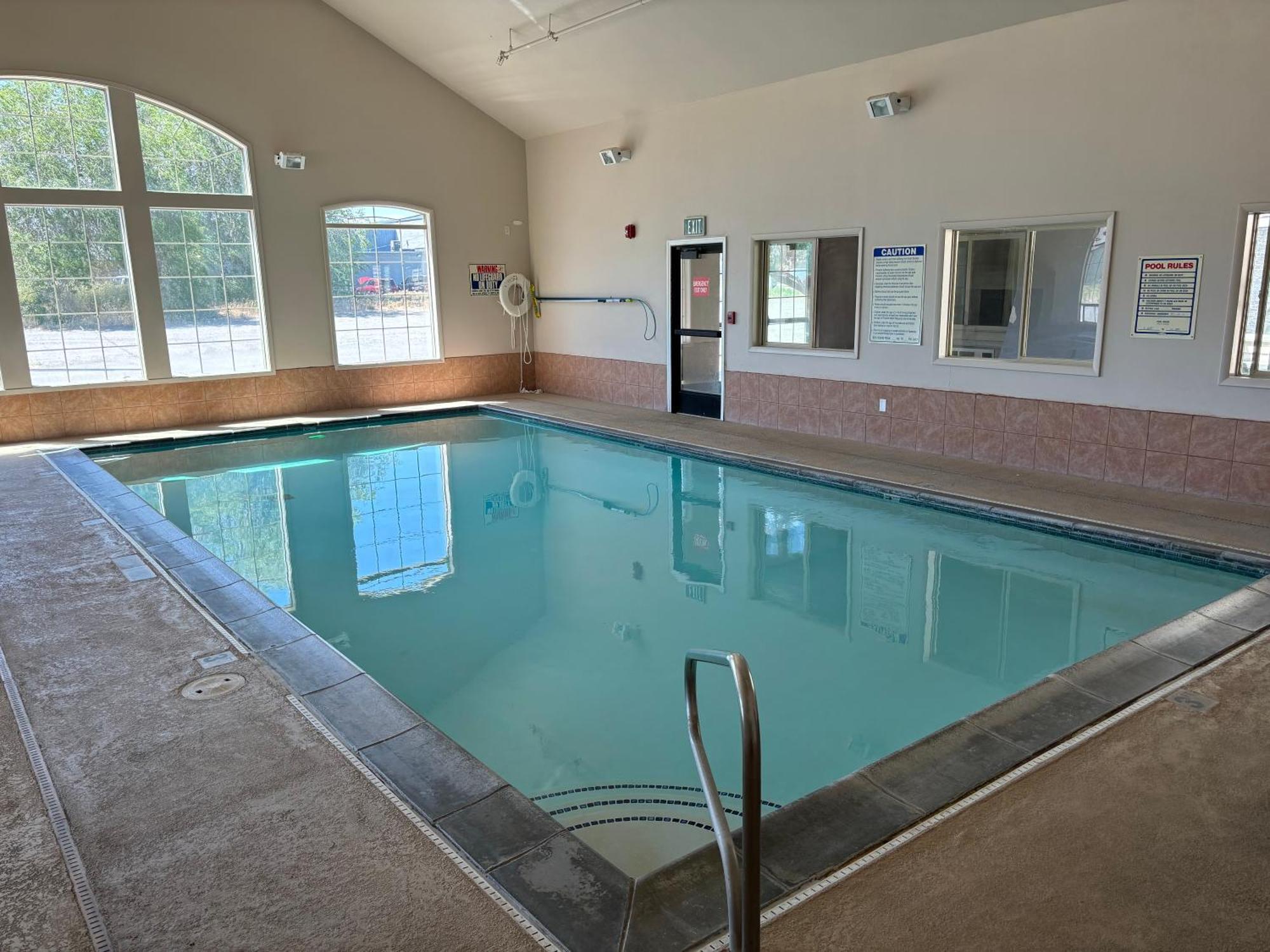 Super 8 By Wyndham Rexburg Hotel Екстериор снимка