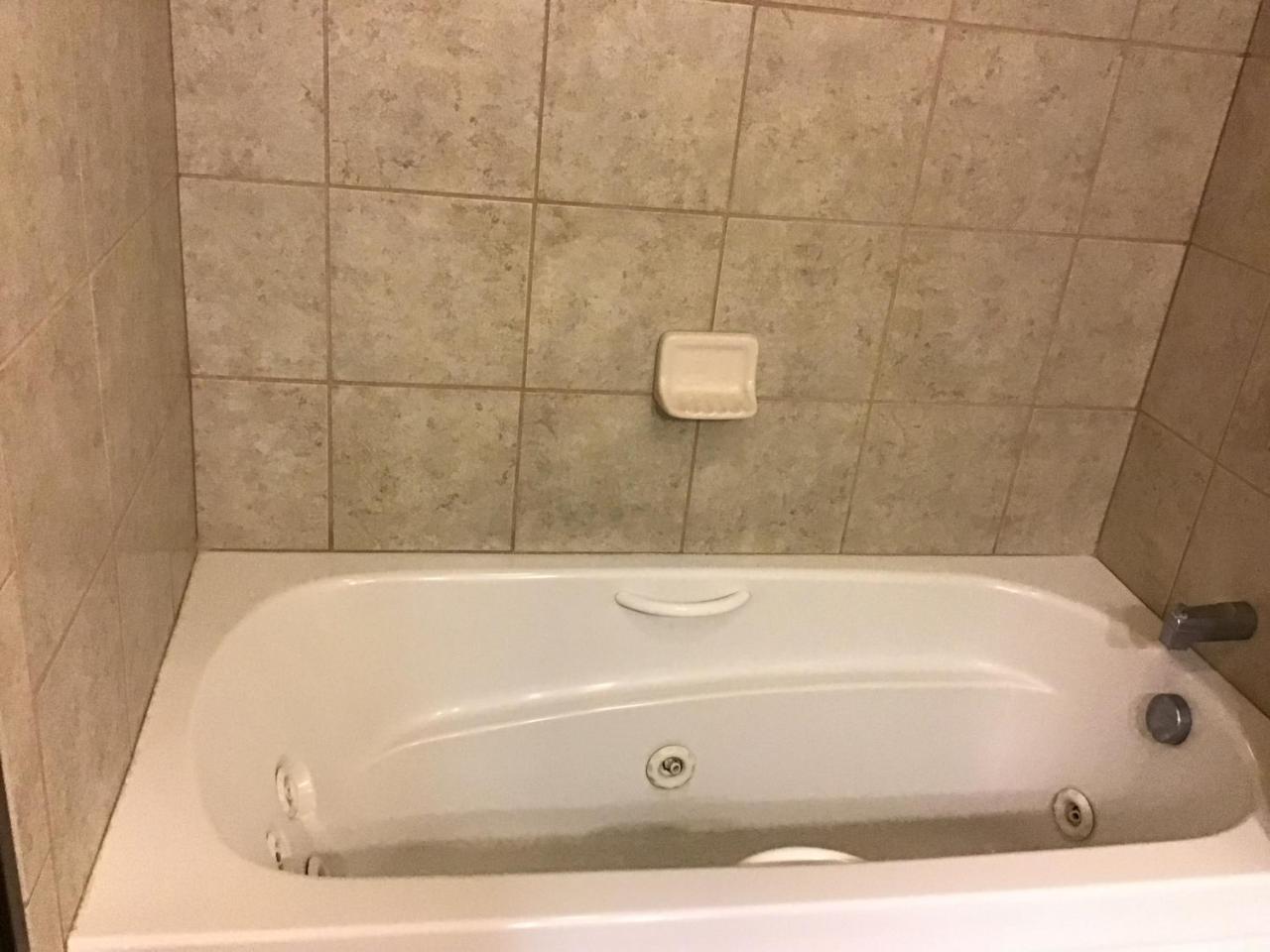 Super 8 By Wyndham Rexburg Hotel Екстериор снимка