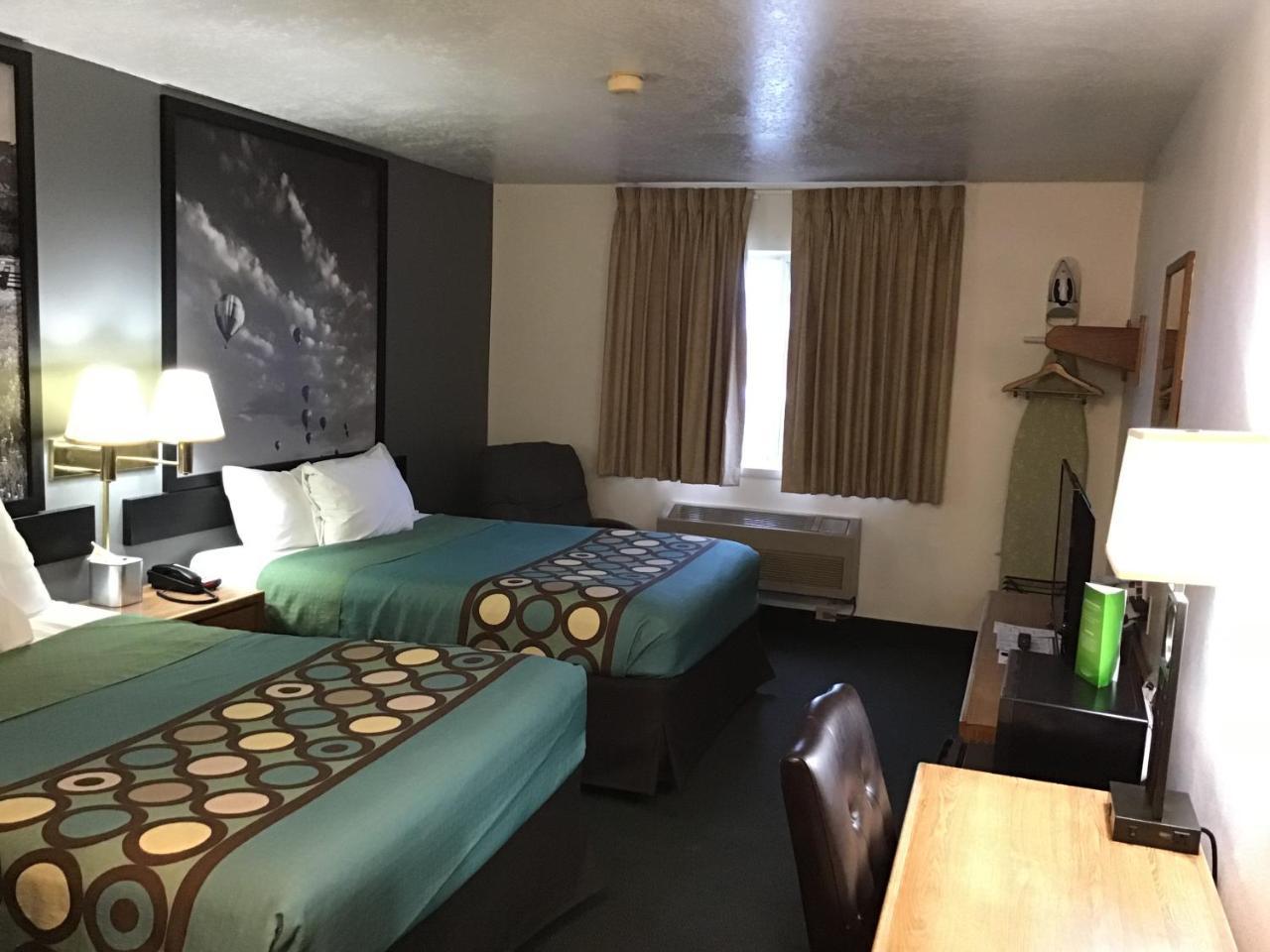 Super 8 By Wyndham Rexburg Hotel Екстериор снимка